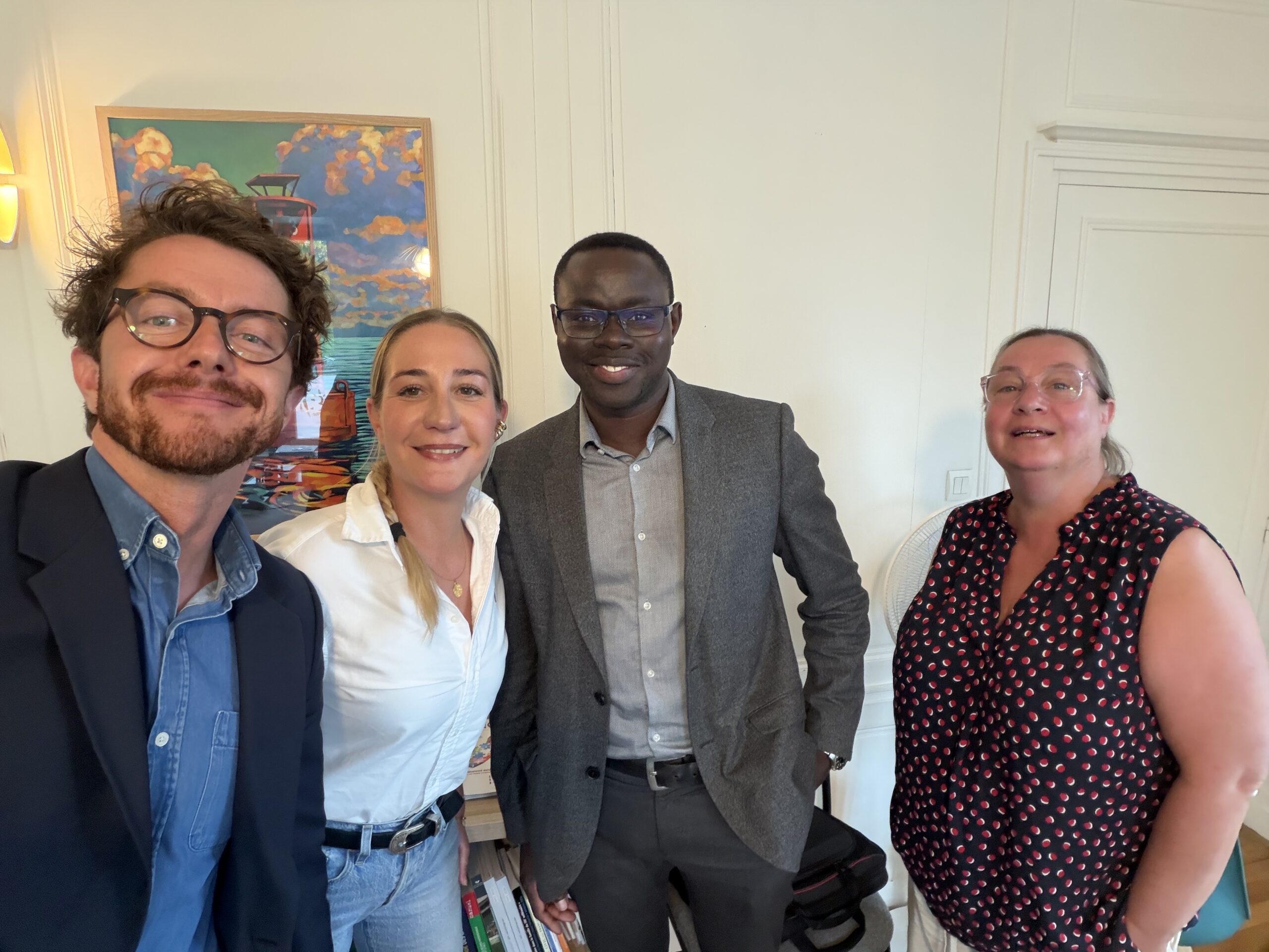 SIGNATURE : CE MATIN ERNEST THIAW N’A PAS SEULEMENT ACHETÉ UN OFFICE...